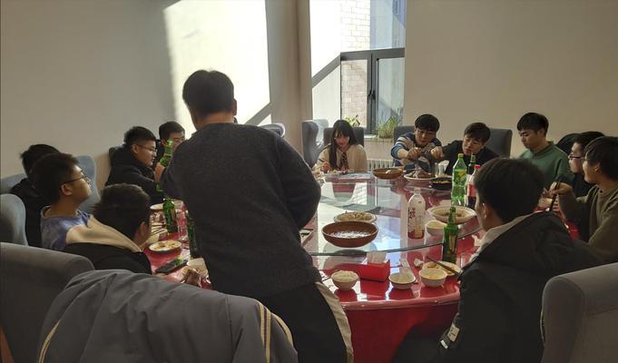 邵通搜索引擎团队有哪些成员？