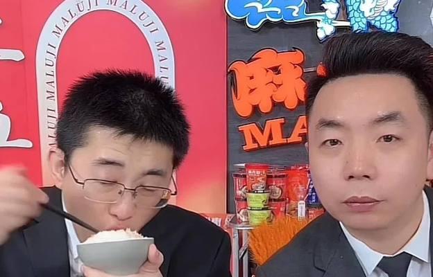 如何在抖音视频中剪辑掉吃饭吞咽的镜头？